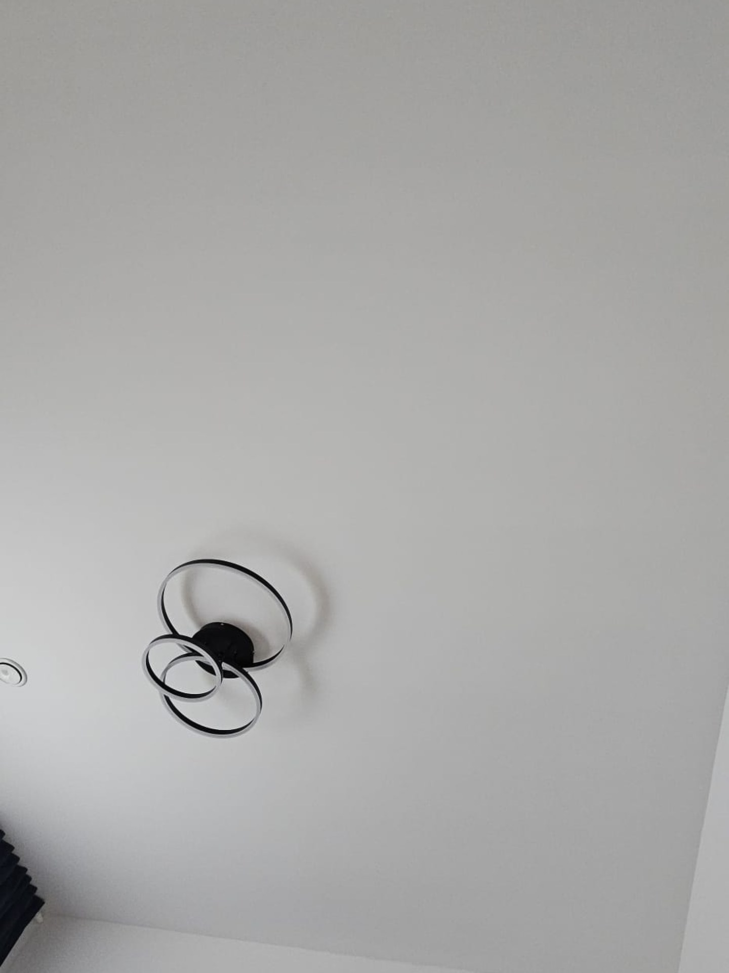 Ceiling — hidden pipes, clean finish — after
